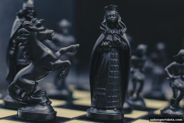 沙巴体育官网独家解析：LOL竞技思维如何重塑棋牌边缘筹码策略？2026年趋势前瞻